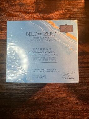 Below Zero Glacier Ice Cooling Facial Peeling Gel